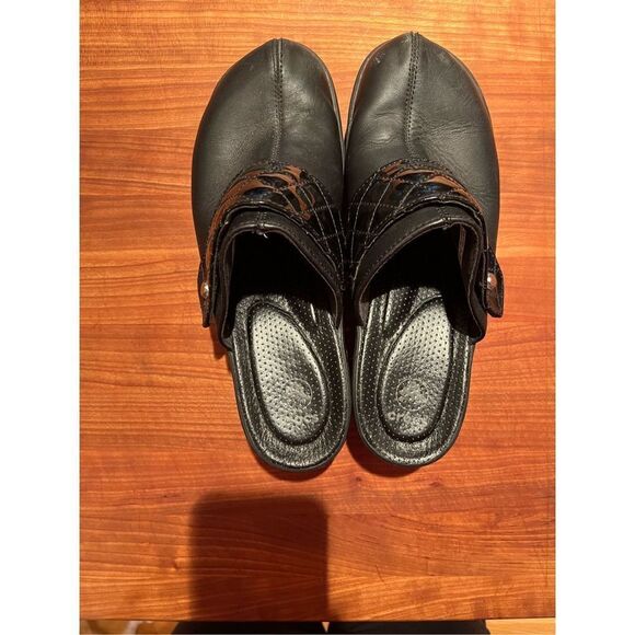 Crocs women size 9 black  leather quilted strap clobber clogs mules 4657 - Picture 2 of 7